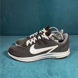 Nike Downshifter 9 SE Black White Gum Bottoms Running Men size 9
